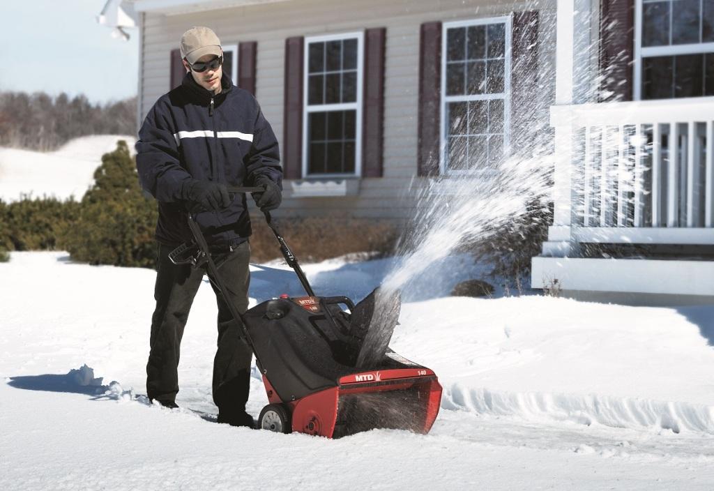 Upratovanie snehu nemusí zabrať hodiny – vyskúšajte snehovú frézu